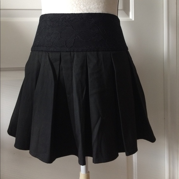 bebe Dresses & Skirts - Bebe mini pleated skirt with lining